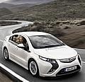 Der Opel Ampera wird das erste voll alltagstaugliche elektrisch angetriebene Auto in Europa sein. Das Fahrzeug nimmt seinem Besitzer die Sorge, mit leerer Batterie liegenzubleiben.